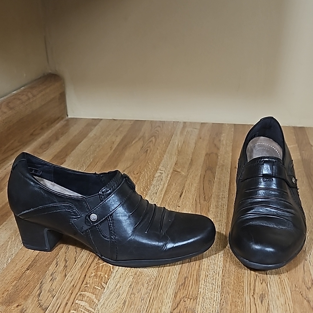 Clark's Artisan Short Slip On Booties Shoes 7.5W - Picture 1 of 16